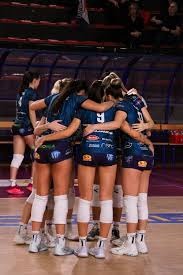 欧冠杯16强次回合｜ 双方球员赛前默哀 巴塞将胜利献已故队医